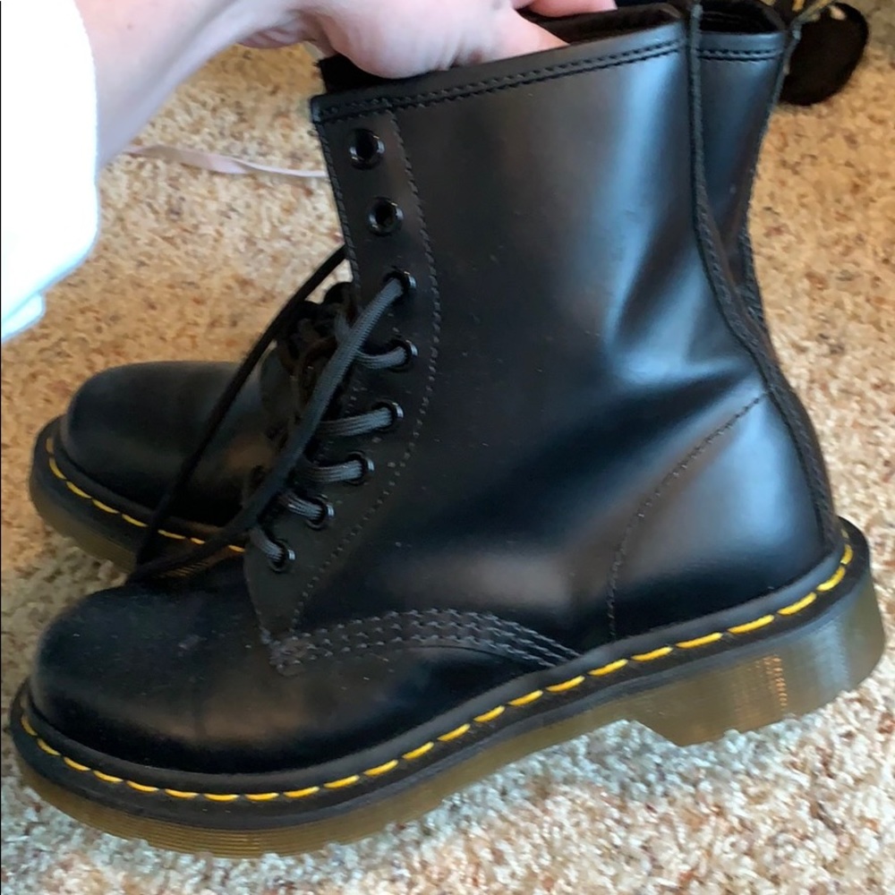 Black dr martens 1460